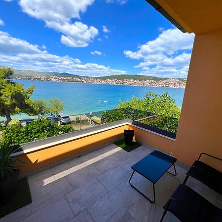 Beach Holiday Home With Private Jacuzzi & Parking Trogir Eksteriør billede