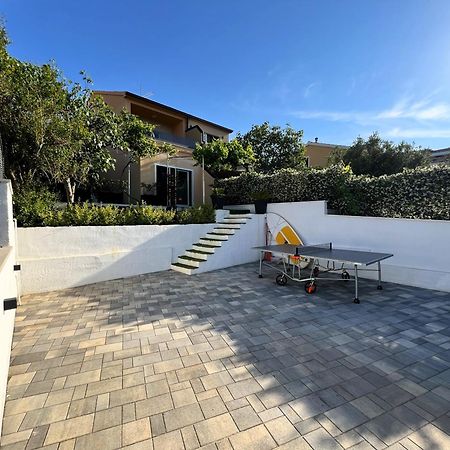 Beach Holiday Home With Private Jacuzzi & Parking Trogir Eksteriør billede