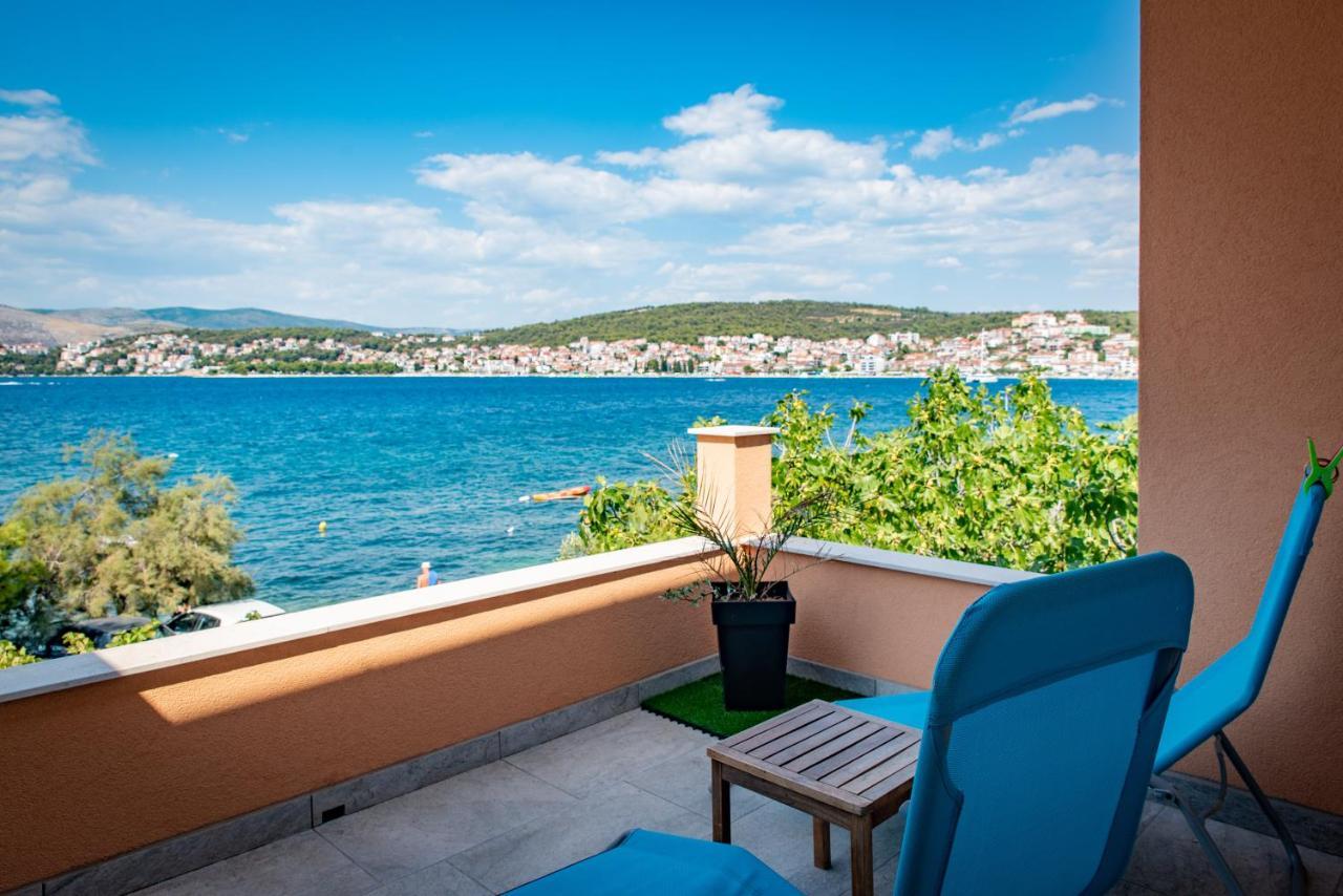 Beach Holiday Home With Private Jacuzzi & Parking Trogir Eksteriør billede