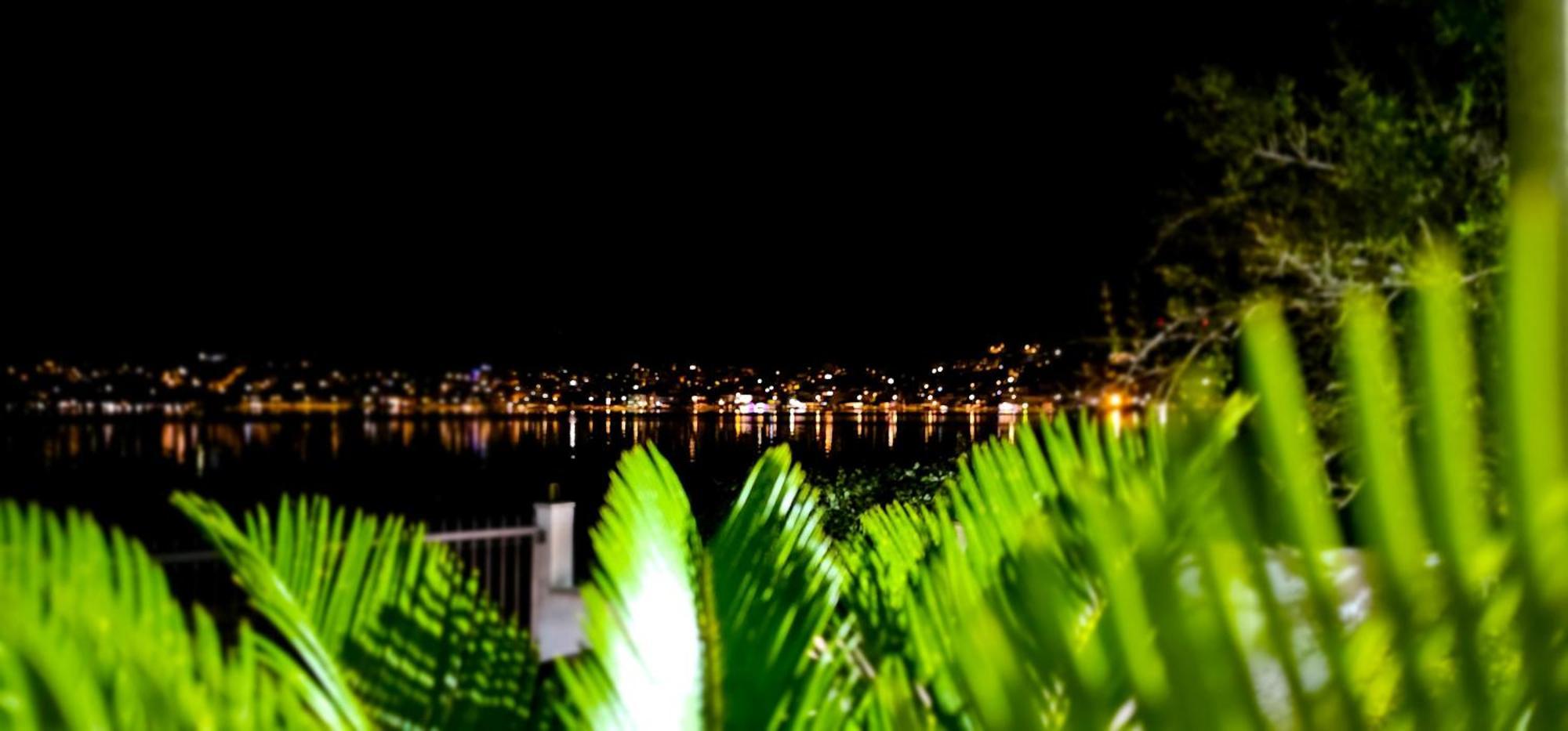 Beach Holiday Home With Private Jacuzzi & Parking Trogir Eksteriør billede