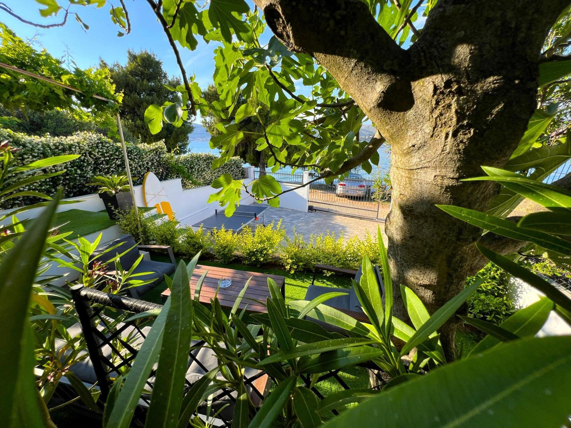 Beach Holiday Home With Private Jacuzzi & Parking Trogir Eksteriør billede